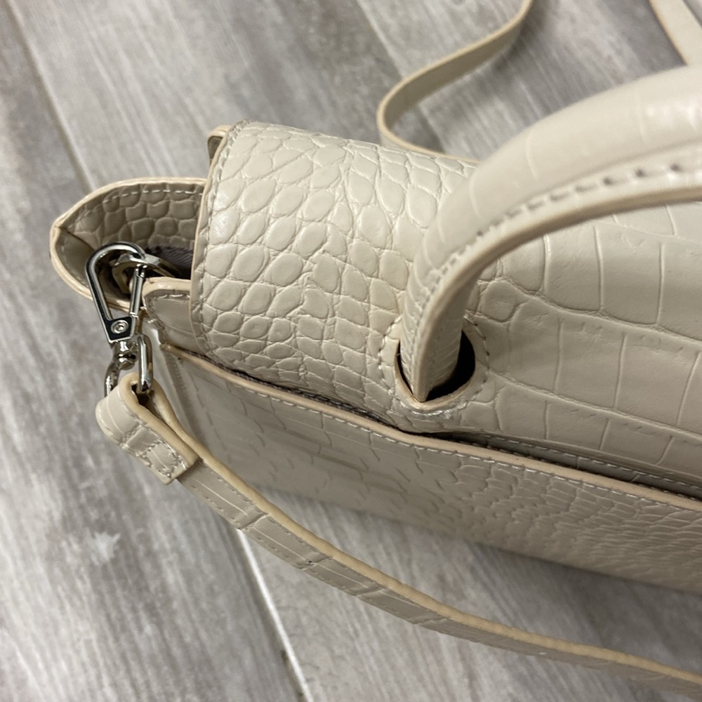 A New Day Vegan pebbled leather purse, like new - Picture 10 of 11